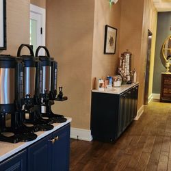 The Avenue Inn & Spa - Coffee station in lobby