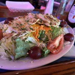 Willie & Red's - Grilled chicken salad