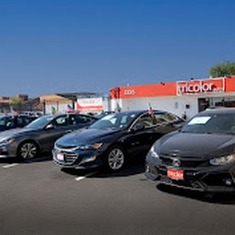 Exterior photo of Tricolor Auto - Camelback - Phoenix, Arizona Exterior photo of Tricolor Auto - Camelback - Phoenix, Arizona