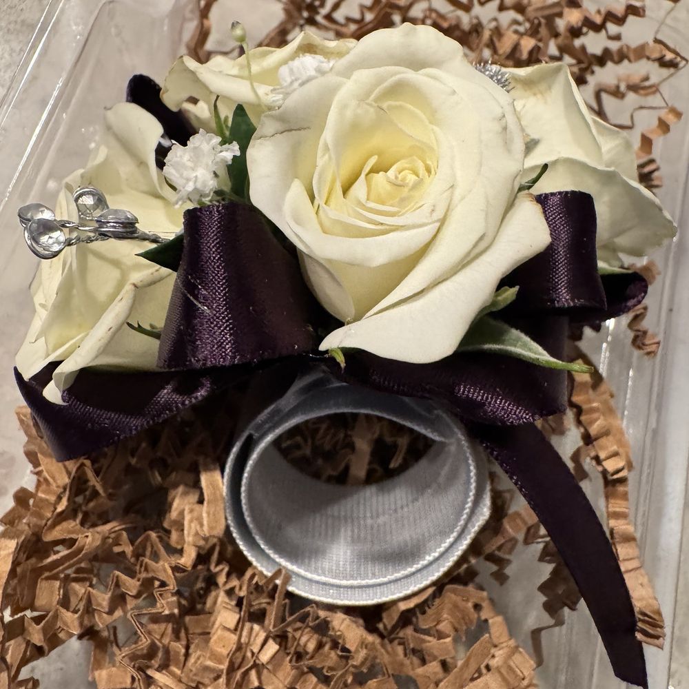 Lupita's Floral Shop - Corsage - Florists Near Me - Modesto, California Lupita's Floral Shop - Corsage - Florists Near Me - Modesto, California
