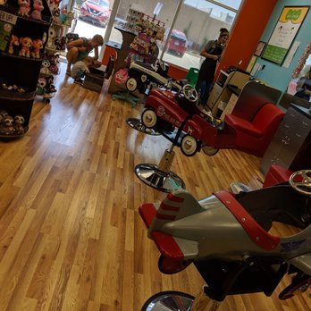 Pigtails and Crewcuts - Floor - Kids Hair Salons Near Me - Oklahoma City, Oklahoma