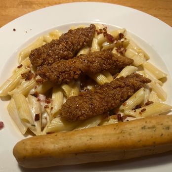 Applebee's Grill + Bar - Four-Cheese Mac & Cheese with Honey Pepper Chicken Tenders - American Near Me - Lynchburg, Virginia Applebee's Grill + Bar - Four-Cheese Mac & Cheese with Honey Pepper Chicken Tenders - American Near Me - Lynchburg, Virginia