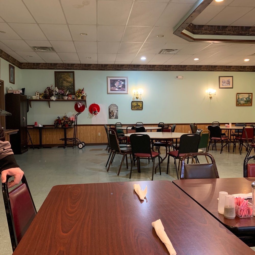 Mr Lee's Restaurant - the dining room - New American Near Me - Cambridge, Ohio