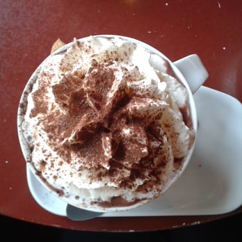 Schokoladenbar - Hot Ciok, Schwarzwälder Art mit Kirschen und Sahne - Chocolatiers & Shops Near Me - Dresden, SN