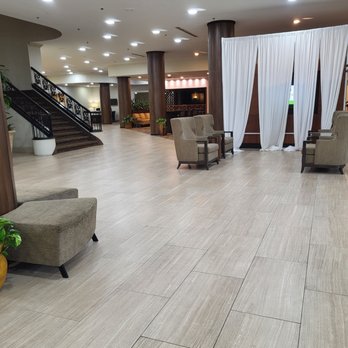 DoubleTree by Hilton Hotel Lafayette - Entry way - Hotels Near Me - Lafayette, Louisiana DoubleTree by Hilton Hotel Lafayette - Entry way - Hotels Near Me - Lafayette, Louisiana