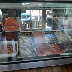 Hilltop Seafood Market - This is the display counter in there advertising. Again, this is posted on their site, and the ice is inadequate...