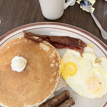 The Saugus Cafe - Diners Near Me - Santa Clarita, California