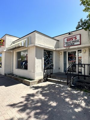 Gus’s World Famous Fried Chicken by null