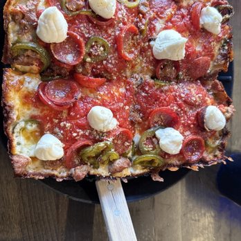Brown Dog Pizza - Custom Detroit style pizza - Pizza Near Me - Telluride, Colorado