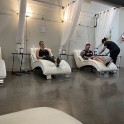 iV Bars & Cryotherapy of Mansfield - Two guests allowed back without masks who then refused to wear them when asked by the reviewer.