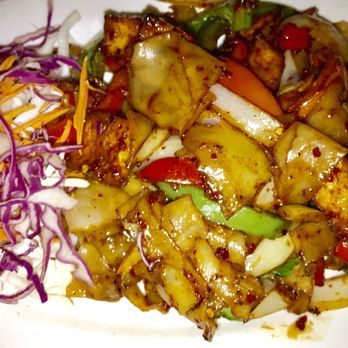 Sweet Basil Thai Cuisine - Tofu pad kee mow, huge portion, lots of favor n not greasy - Thai Near Me - Hurst, Texas