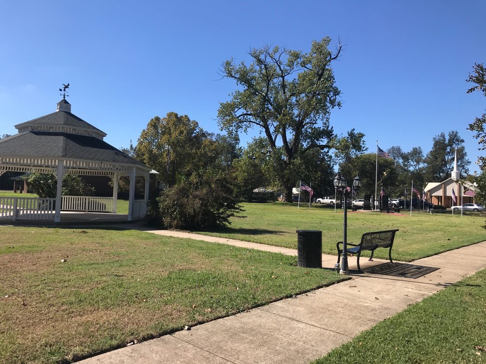BELCHER VETERANS MEMORIAL 310 Gray St, Belcher, Louisiana Landmarks