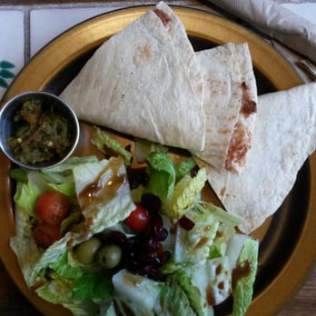 Bistro Kàapeh Espresso - Beans and cheese quesadilla served with spicy tomato salsa and mixed greens salad topped with cranberries and balsamic sauce - Cafes Near Me - Sherbrooke, Quebec