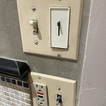 The Whitehall Hotel - Broken or missing switches - Hotels Near Me - Chicago, Illinois