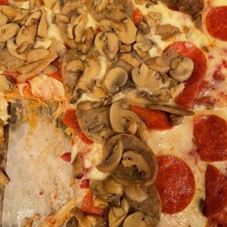 Leo's Italian Restaurant & Pizzeria Cornwall - Sicilian Pizza