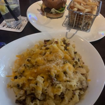 Yard House - -Mac-Cheese-2 Cheeseburger - New American Near Me - Atlanta, Georgia Yard House - -Mac-Cheese-2 Cheeseburger - New American Near Me - Atlanta, Georgia
