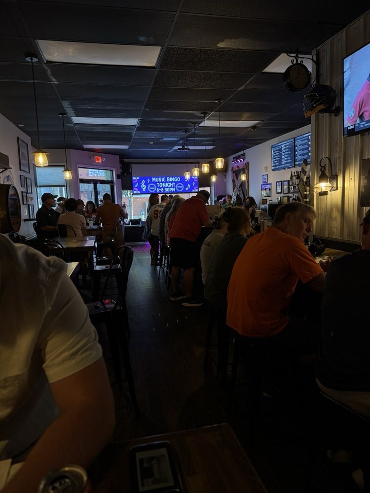 Trackside Taproom Logo
