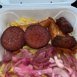 Mangu con Longaniza Frita, Huevo a Su Gusto Mangu con Longaniza Frita, Huevo a Su Gusto
