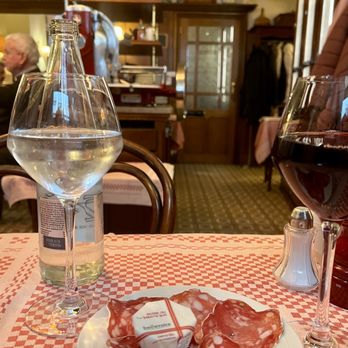 La Fontaine de Mars - Charming and hospitable - French Near Me - Paris, 75 La Fontaine de Mars - Charming and hospitable - French Near Me - Paris, 75