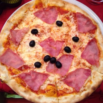 pomodoro e basilico - Pizza Proscuitto mit Oliven - Italian Near Me - Bad Mergentheim, BW