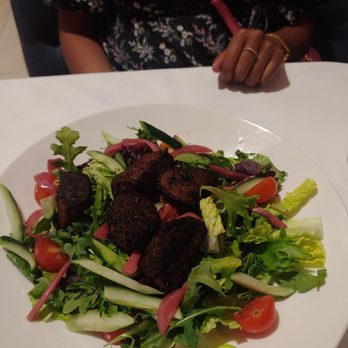 Shula's Steak House - House salad with Blackened tenderloins - Steakhouses Near Me - Gainesville, Florida