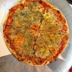 Solopizza - Mitad de cuatro quesos, mitad de pollo con curry