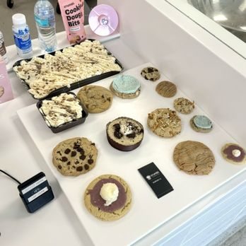Crumbl - Morris Plains - cookies - Bakeries Near Me - Morris Plains, New Jersey