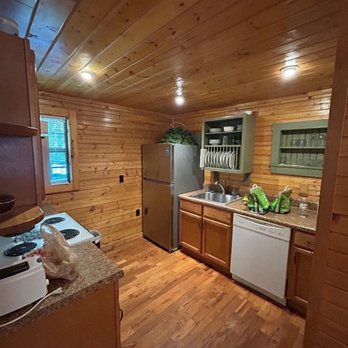 Fox Fire Riverside Camping - Kitchen - Campgrounds Near Me - Hartford, Tennessee