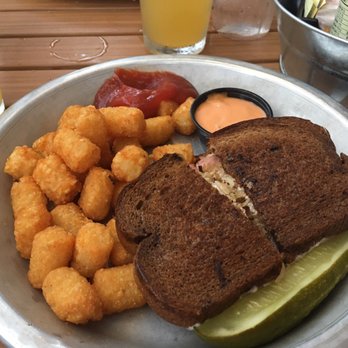 Dale's Bar & Grille - Reuben, Swiss mushroom burger, chicken skins and very cold summer shanty - American Near Me - Maumee, Ohio