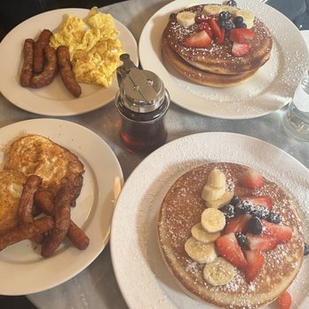 CAFÉ LULUc - Pancakes with Mixed Fruits and Black Bear Maple Syrup - French Near Me - Brooklyn, New York CAFÉ LULUc - Pancakes with Mixed Fruits and Black Bear Maple Syrup - French Near Me - Brooklyn, New York
