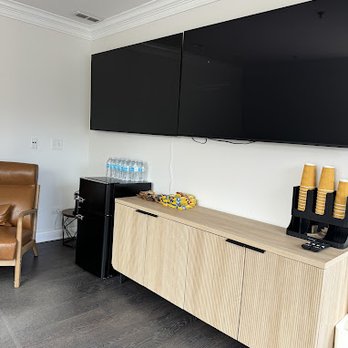Van Repair Expert - Our waiting room with free snacks and drinks - Auto Repair Near Me - Lake Bluff, Illinois Van Repair Expert - Our waiting room with free snacks and drinks - Auto Repair Near Me - Lake Bluff, Illinois