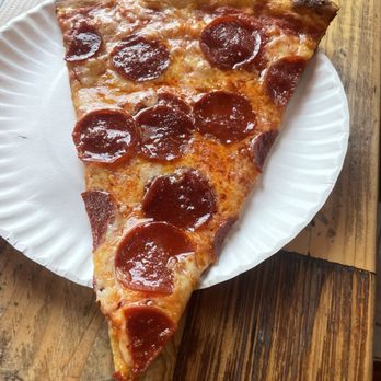 Est Est Est Pizza - Pepperoni slice - Pizza Near Me - New Haven, Connecticut Est Est Est Pizza - Pepperoni slice - Pizza Near Me - New Haven, Connecticut