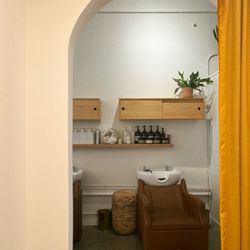 Fox And Stone Collective - Fairfax - Comfy shampoo bowls and high quality shampoo