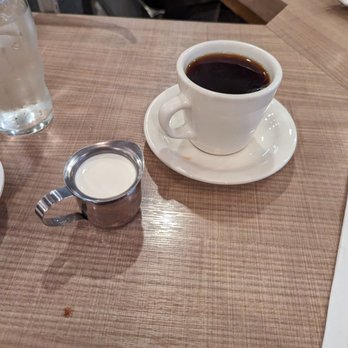 Lou Mitchell's - Breakfast & Brunch Near Me - Chicago, Illinois