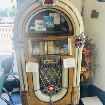 Dale's Diner - Diners Near Me - Long Beach, California
