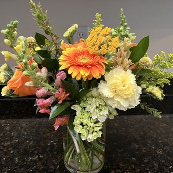 Floral Innovations - Deluxe Floral Arrangement - Florists Near Me - Twinsburg, Ohio Floral Innovations - Deluxe Floral Arrangement - Florists Near Me - Twinsburg, Ohio