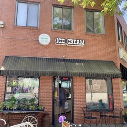 Sewickley Confectionery - Front entrance