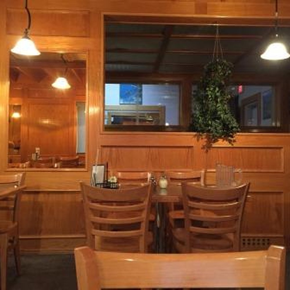 Top Pizza & Spaghetti House - the dining area - Italian Near Me - Lethbridge, Alberta Top Pizza & Spaghetti House - the dining area - Italian Near Me - Lethbridge, Alberta