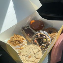 6 donuts 6 donuts