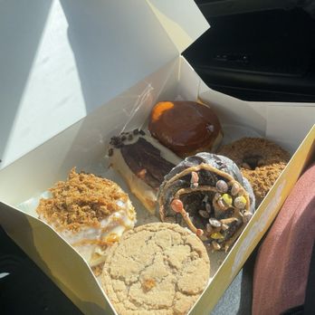 Crave Doughnuts - 6 donuts - Donuts Near Me - Whitby, Ontario Crave Doughnuts - 6 donuts - Donuts Near Me - Whitby, Ontario