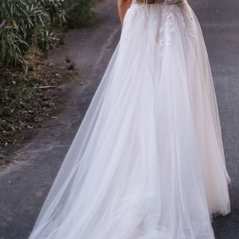 back of the dress with off the shoulder sleeves