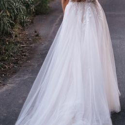 back of the dress with off the shoulder sleeves