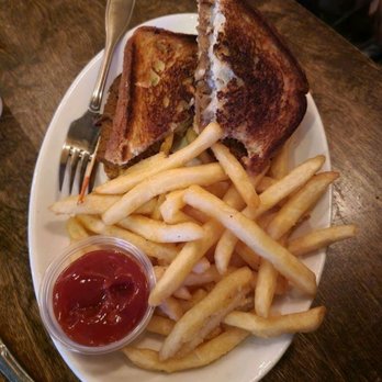 State 48 Brewery DTPHX - Meatloaf Grilled cheese and fries - Brewpubs Near Me - Phoenix, Arizona