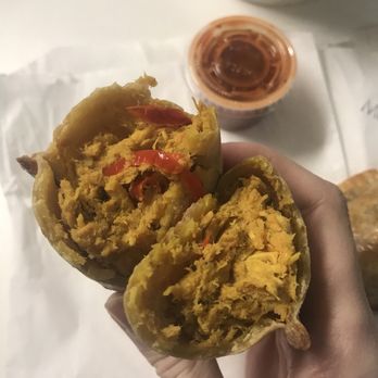 Empanada Mama - Hell's Kitchen - Shredded chicken baked Empanada - Latin American Near Me - New York, New York