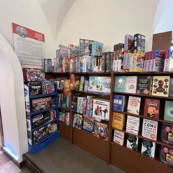 Livraria Bertrand - Games shelf - Bookstores Near Me - Lisbon, 11 Livraria Bertrand - Games shelf - Bookstores Near Me - Lisbon, 11