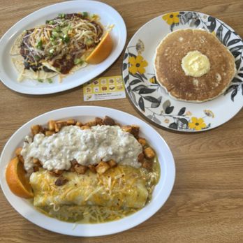 The Busy Bee Diner - Yummy food! - Breakfast & Brunch Near Me - Kennewick, Washington