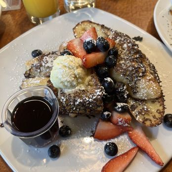 Slate Street Cafe - Baguette French toast with fruit - New American Near Me - Albuquerque, New Mexico