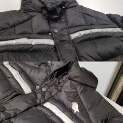 VR Tailoring & Dry Cleaners - Hole at your down jacket? No problem we can fix it.