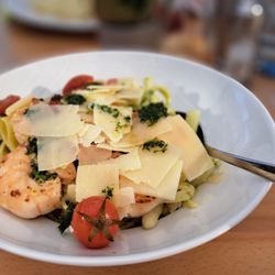 Erdbeer- u. Spargelhof Böser - Das Pesto (trotz sparsamer Verwendung) viel zu dominant, um den feinen Spargelaromen noch geschmacklichen Raum zu lassen
