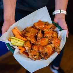 WingNutz Bar and Grill